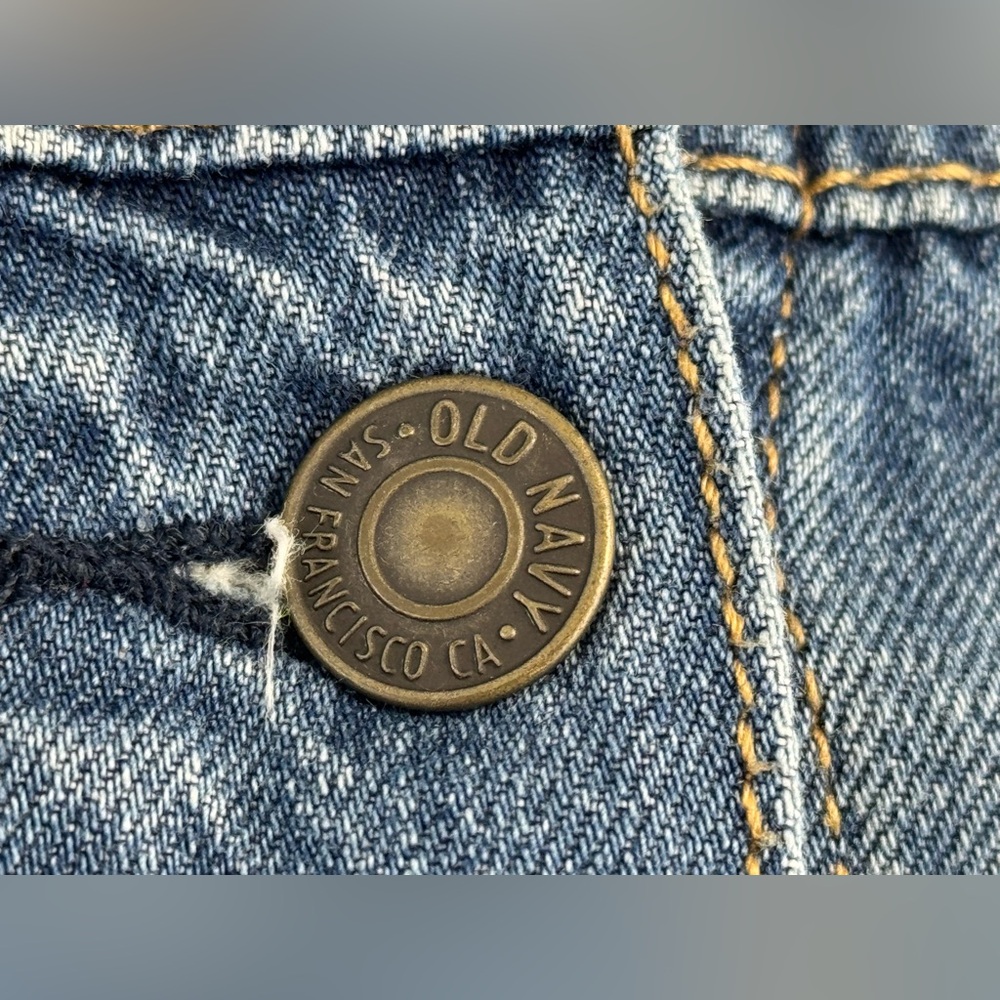 Old Navy Medium Washed Cropped Blue Denim Trucker's Jacket, Women's Size Medium - Picture 3 of 12